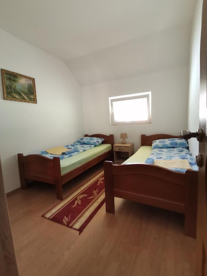 Apartment Osmajic ปลูชิเน ภายนอก รูปภาพ