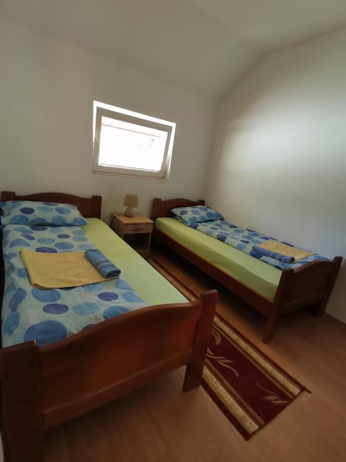 Apartment Osmajic ปลูชิเน ภายนอก รูปภาพ